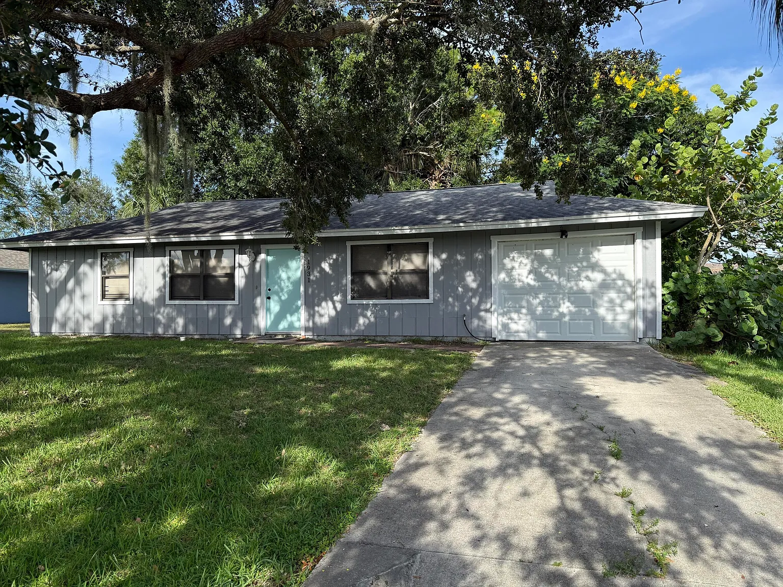 3 bed, 2.0 bath, 1000 sqft, $2,200 — Photo 1