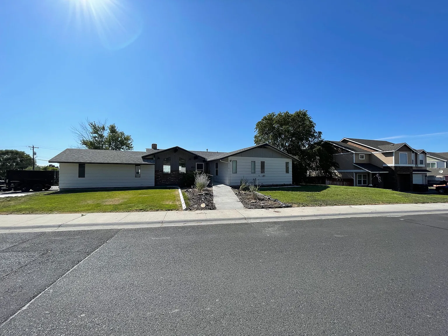 1946 S Beaumont Dr — Photo 1