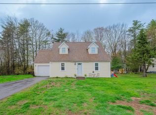 6 Village Ln, Rochester, NH 03867