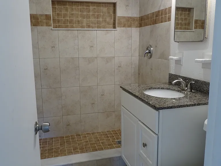 307 W University Blvd — Photo 14
