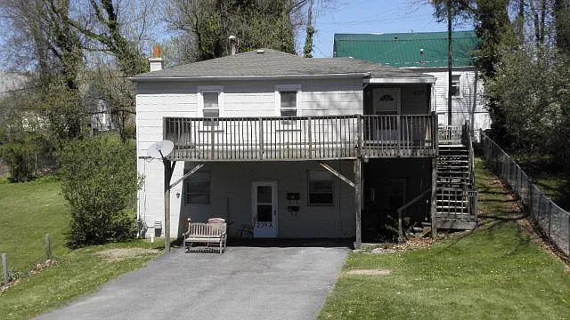 239 Hargrove St photo 1