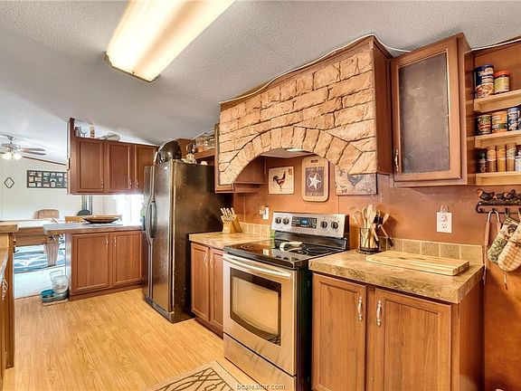 5th image of 5449 Leaning Oaks Ln