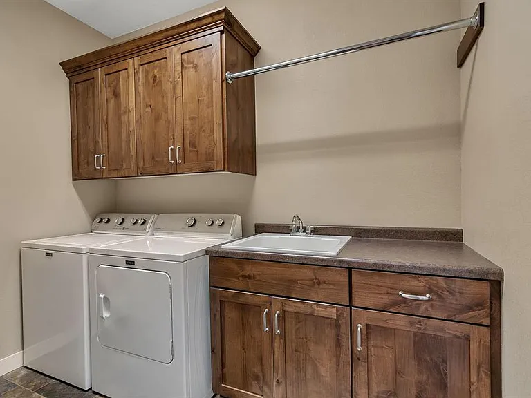 1220 Scout Dr — Photo 6