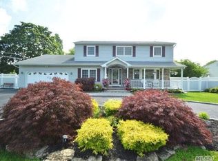 1533 Louis Kossuth Ave, Bohemia, NY 11716