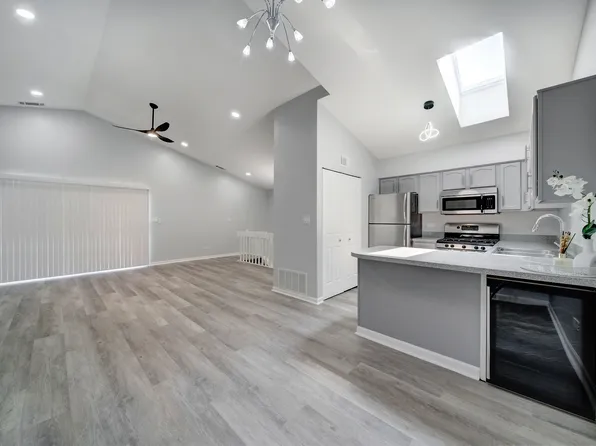 (undisclosed Address), Wheeling, IL 60090