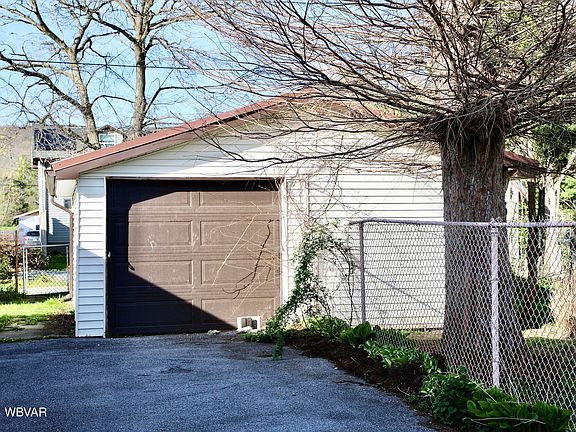 4th image of 1830 Vesta Ave