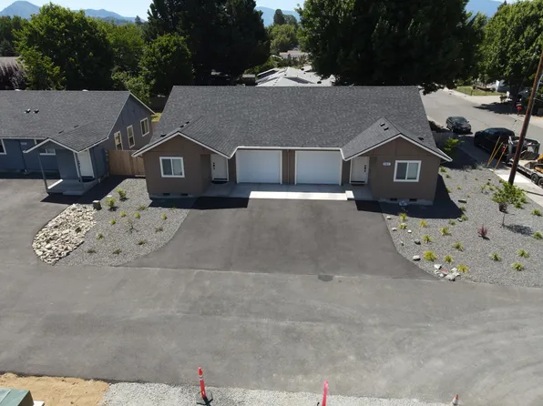 981 Doneen Ln #B, Grants Pass, OR 97526