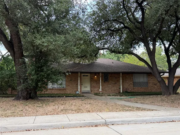 1010 Denmark Dr, Grand Prairie, TX 75050