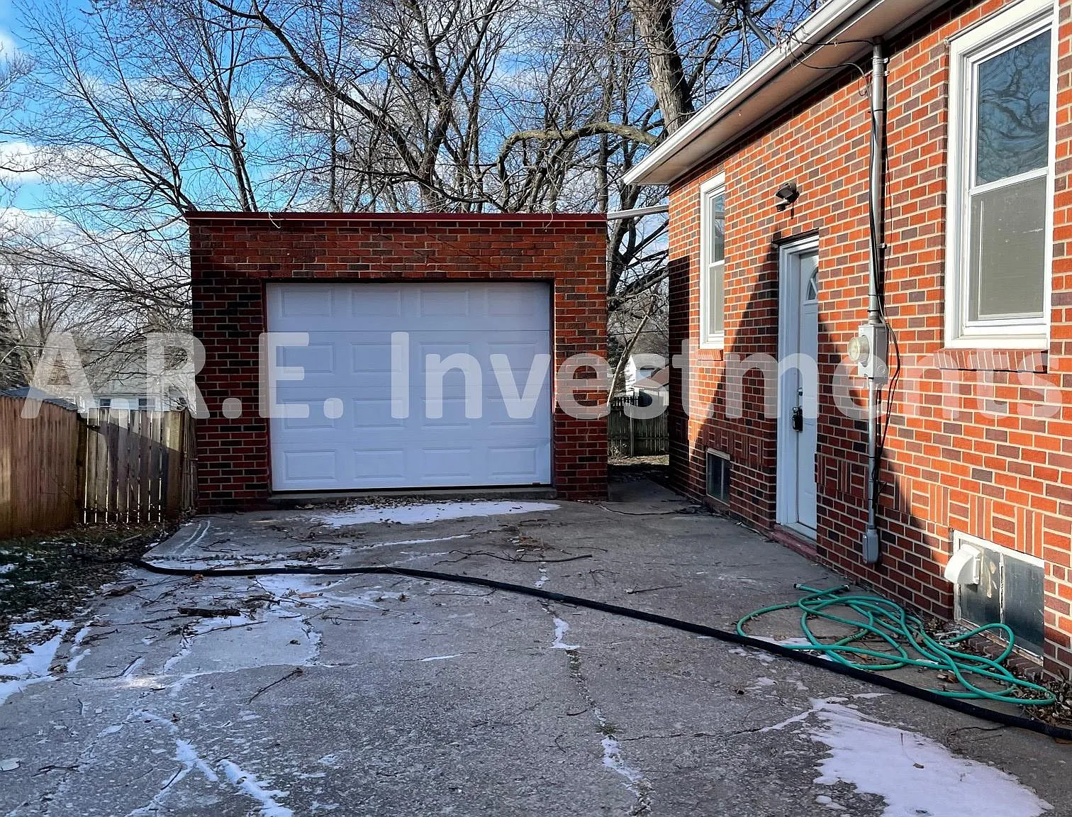 2124 E 29th St — Photo 2
