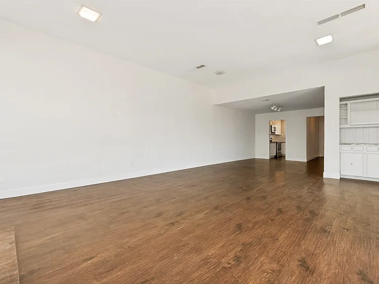 3611 Stables Ln — Photo 9