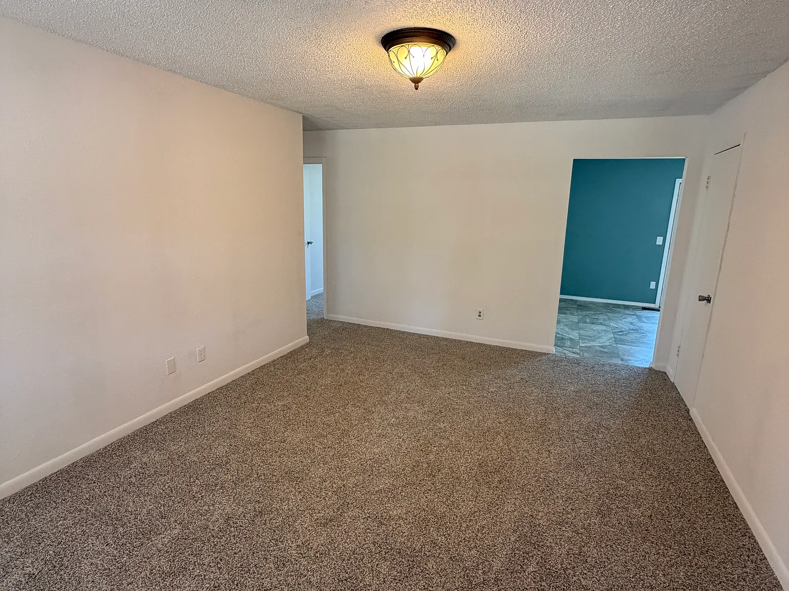 3 bed, 1330 sqft, $1,450 — Photo 2