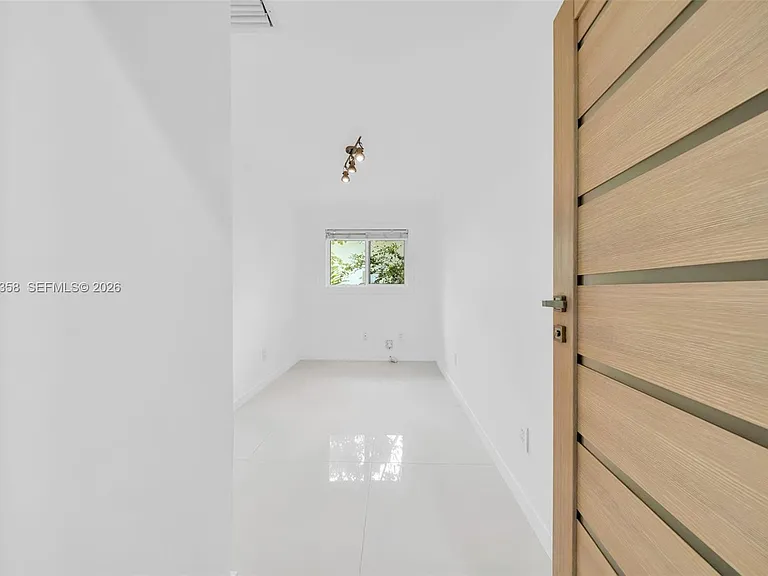1104 NE 85th St — Photo 20