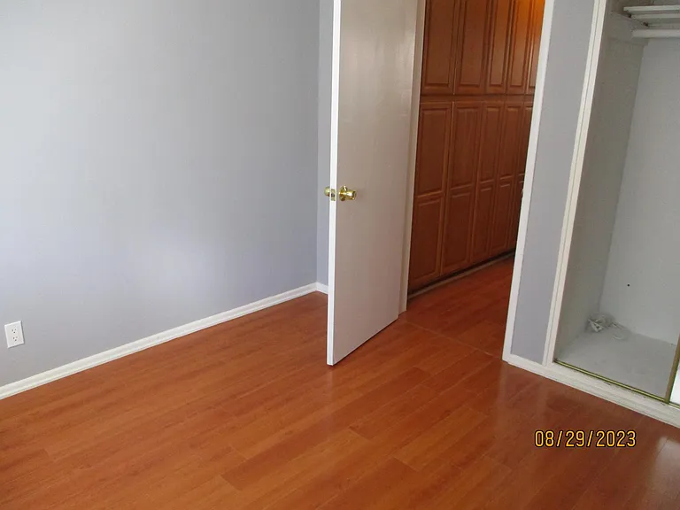 2038 E Chevy Chase Dr #B — Photo 6