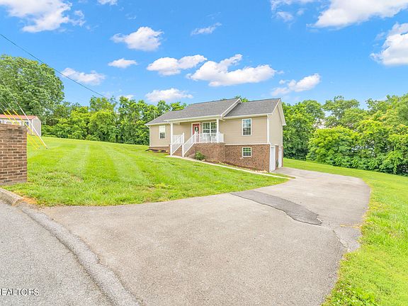 5th image of 707 Privet Dr