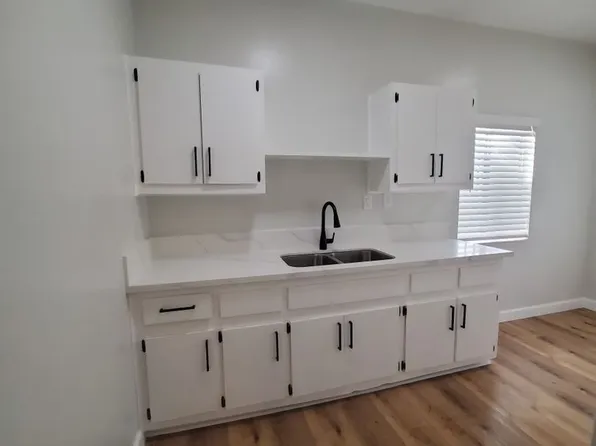 6717 S San Pedro St, Los Angeles, CA