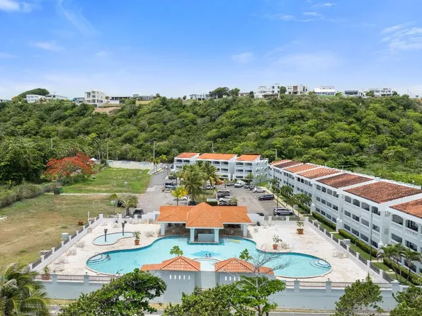 Condo Villa De Costa Dorada 211 Ab, Isabela, PR 00662