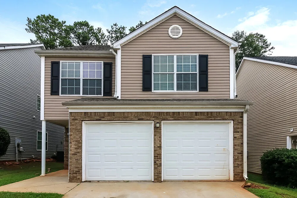4 bed, 2.5 bath, 1970 sqft, $2,195 — Photo 1