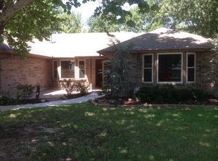 101 Three Oaks Dr, Midwest City, OK 73130