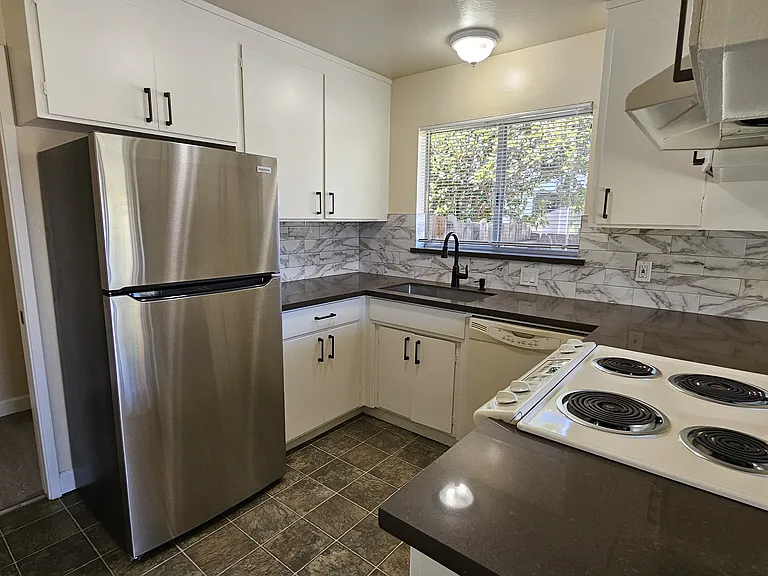 1240 Klee Ct — Photo 1
