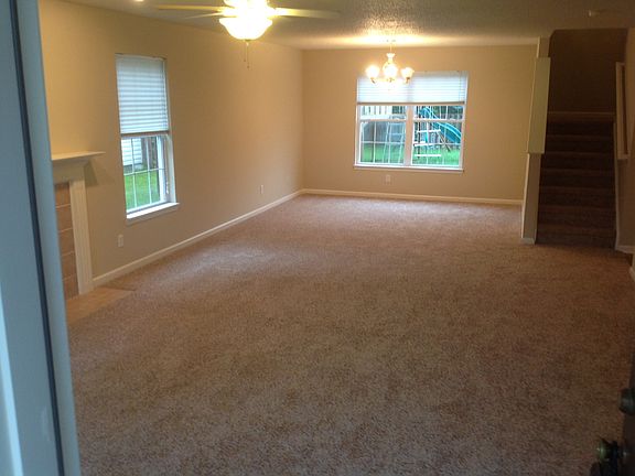 Main level dining area