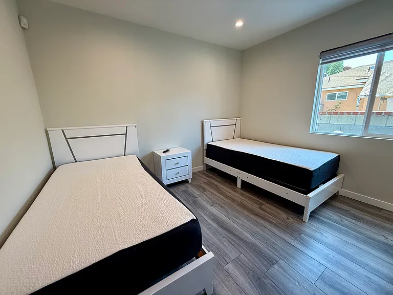 2428 N Lincoln St — Photo 12