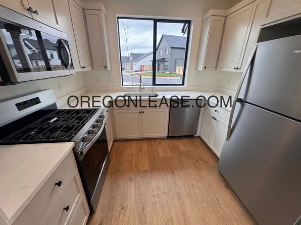 Brand new 3 bedroom 2.5 bath Coburg townhome, 32732 Coburg Creek Rd, Eugene, OR 97408
