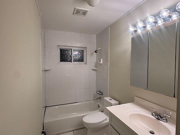 4th image of 143 E. Parkview Drive