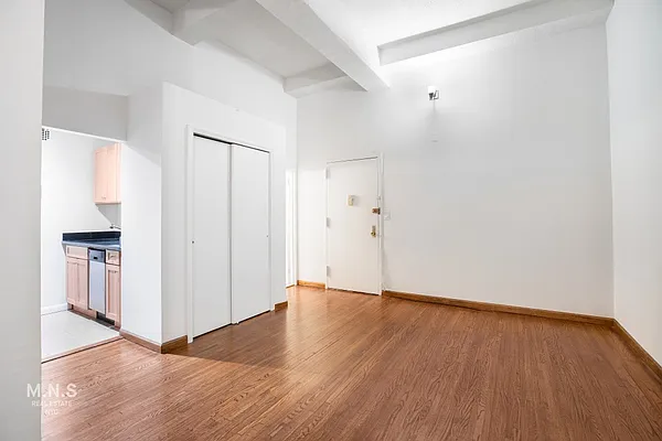 Rented by MNS | media 20