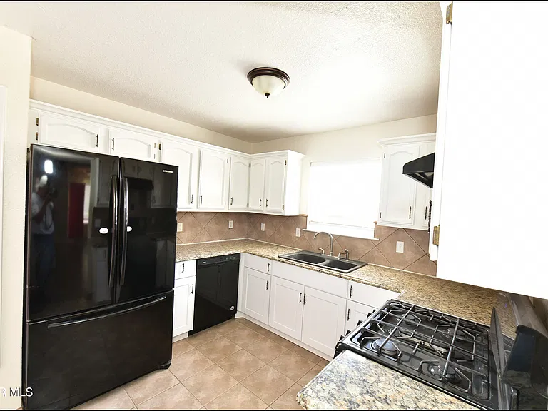 12121 Tower Hill Dr — Photo 14