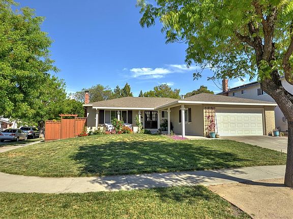 3rd image of 774 Sunset Glen Dr