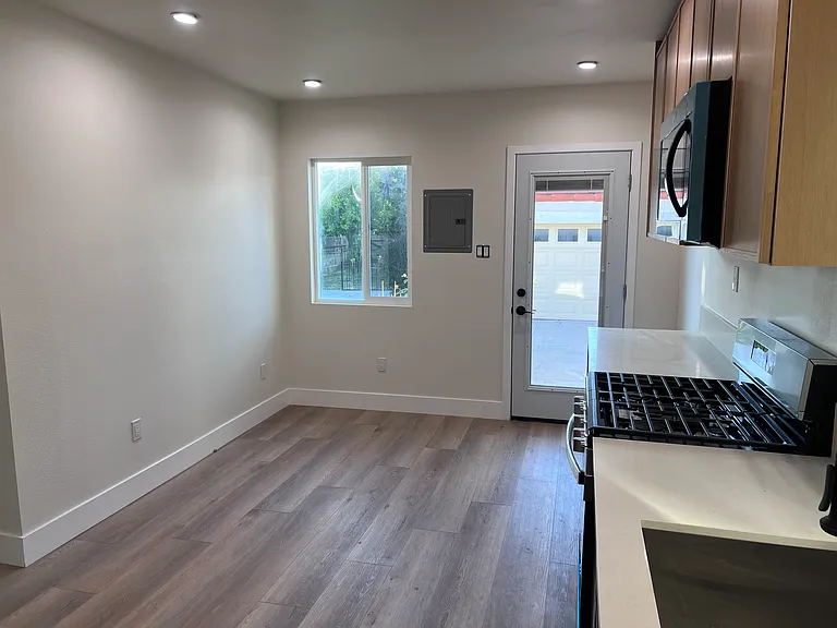 1327 Spazier Ave — Photo 3
