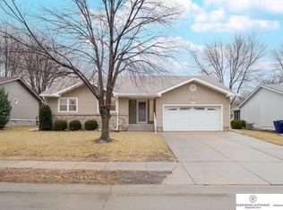 2002 Blue Sage Dr, Papillion, NE 68133