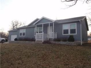 608 17th St, Osawatomie, KS 66064
