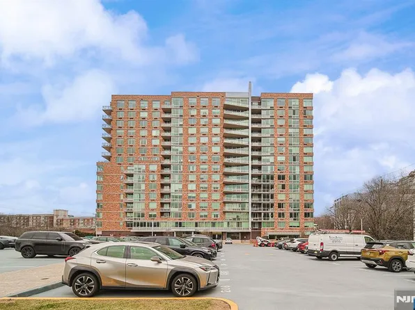 612 Hudson Park Unit 612, Edgewater, NJ 07020