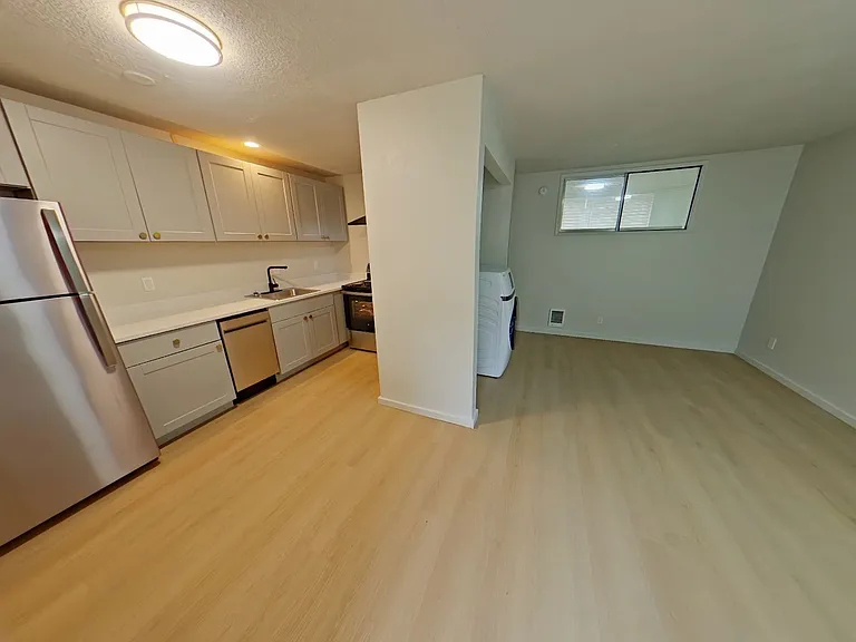 University Manor - Newly Renovated Units just a short walk from Campus! — Photo 24
