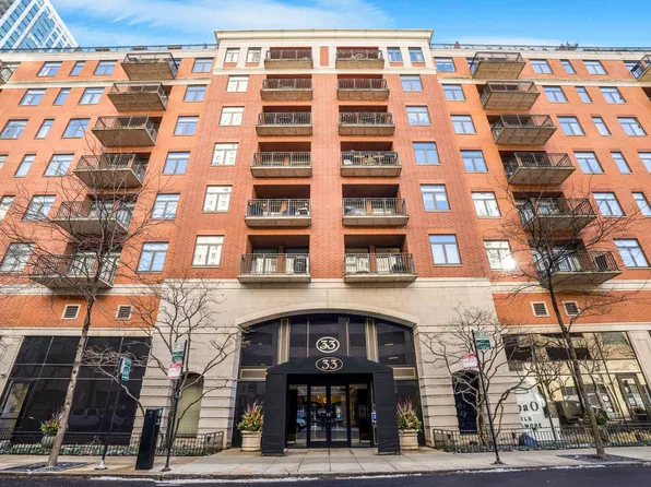33 W Huron St APT 511, Chicago, IL 60654