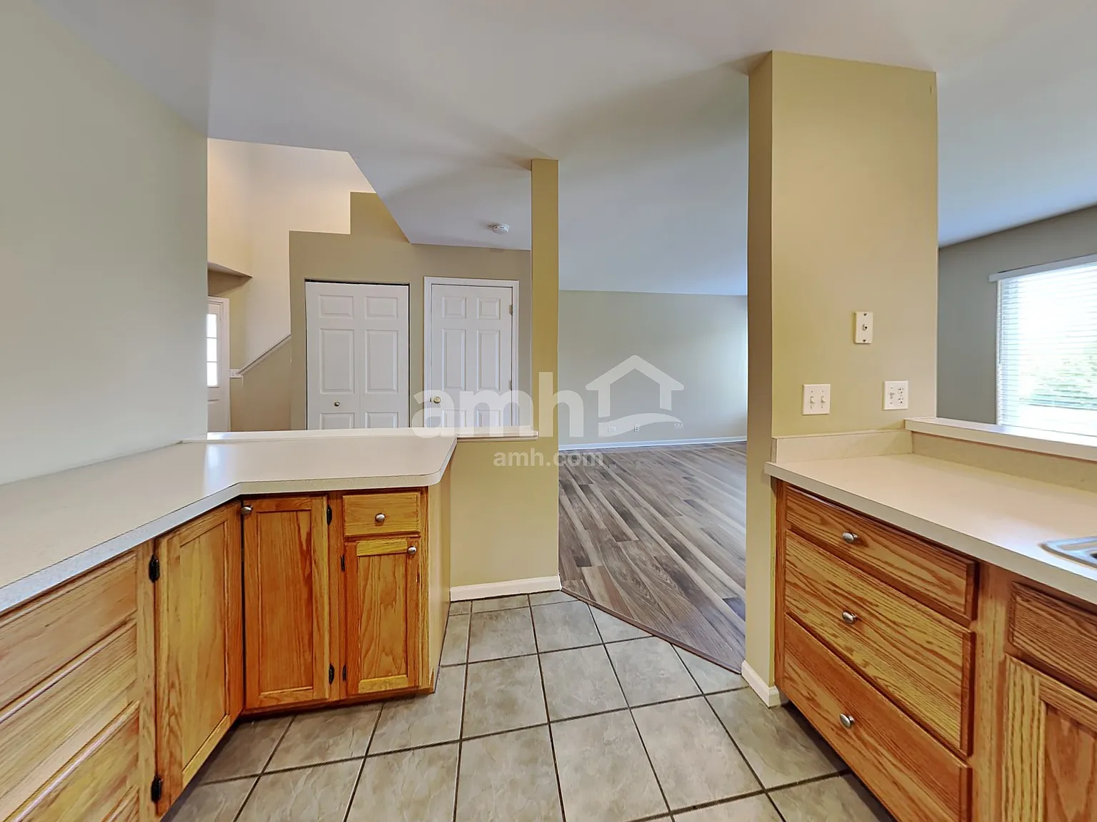 2 bed, 1.5 bath, 1270 sqft, $2,415 — Photo 4