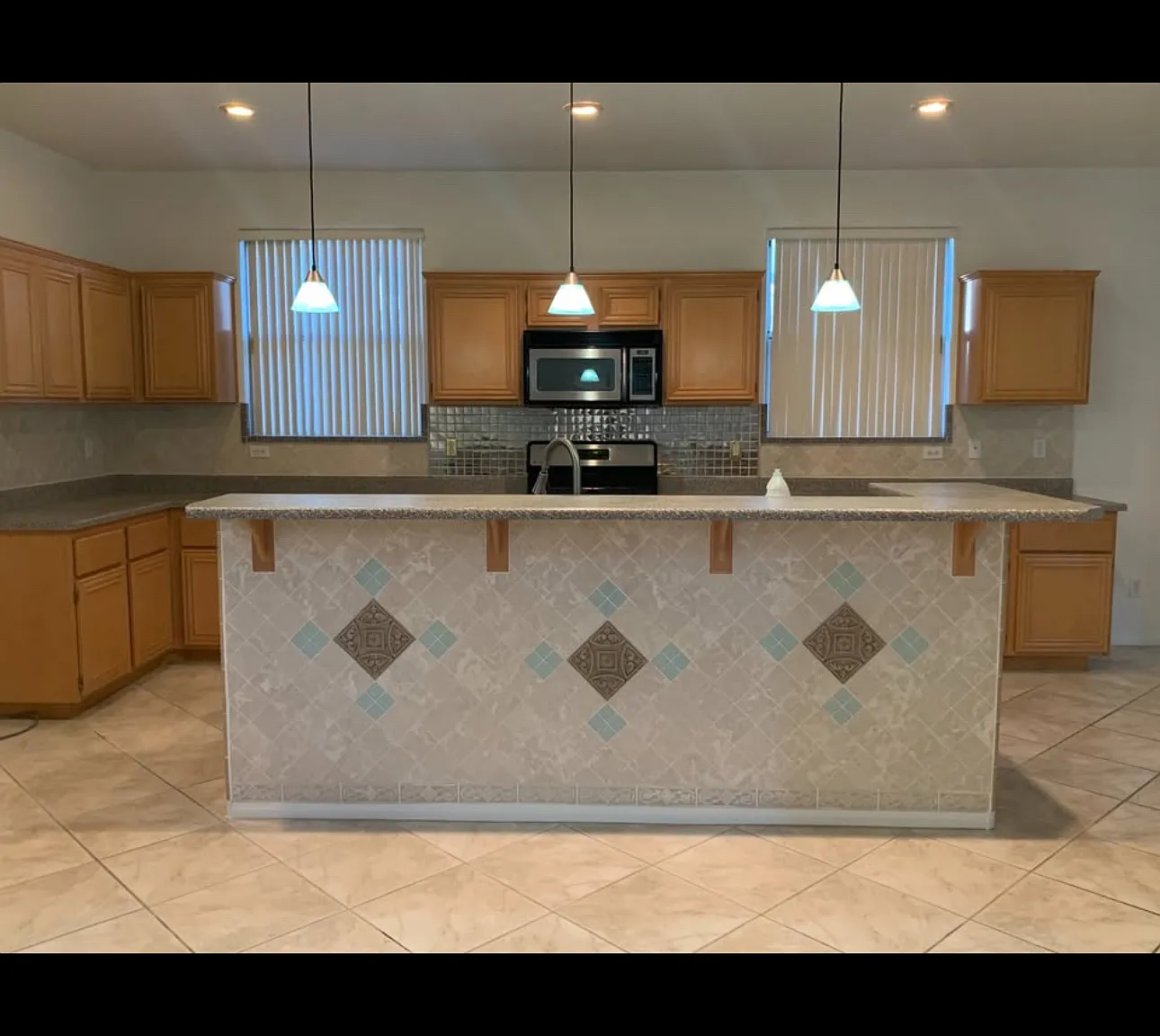 4 bed, 2.5 bath, 2533 sqft, $750 — Photo 1