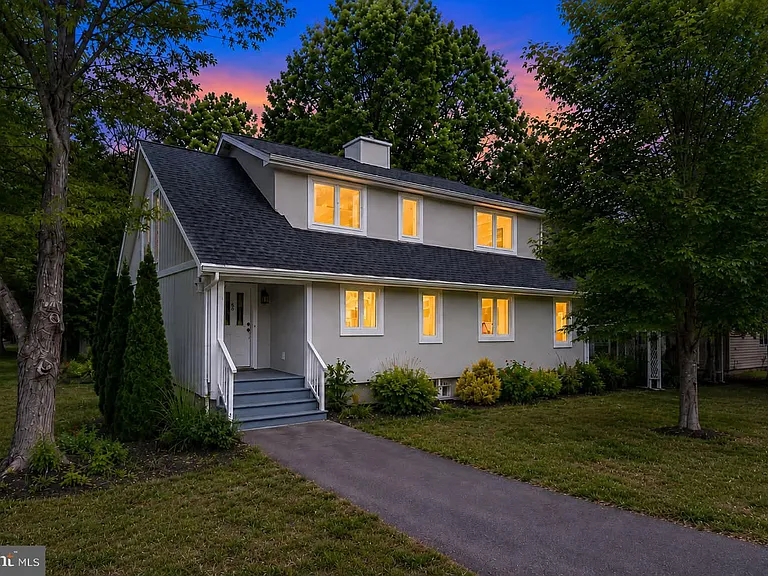 970 Lake Heritage Dr — Photo 1