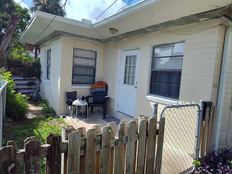 318 N Oleander Ave — Photo 33