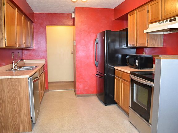 2nd image of 9480 Woodland Hills Dr