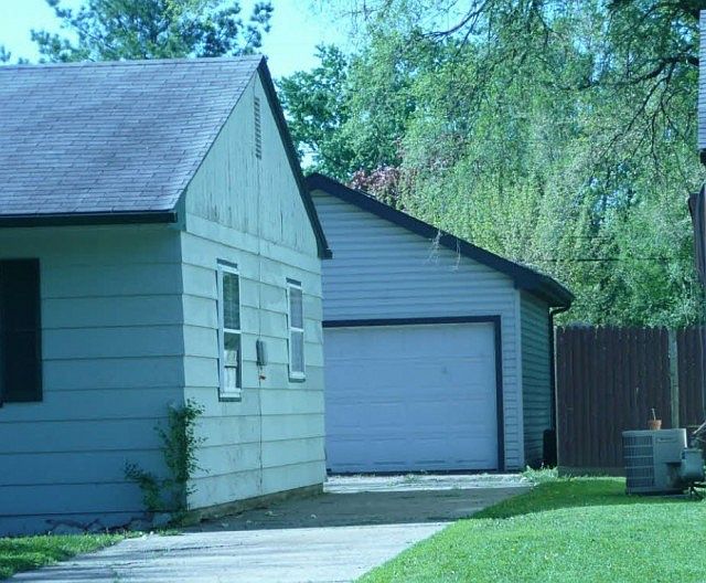 2nd image of 1912 Sauber Ave
