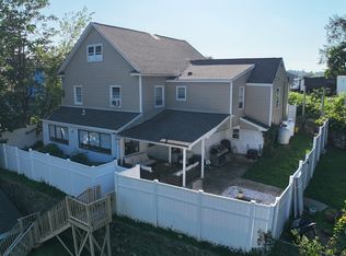 16 Columbus Pl, Stamford, CT 06907