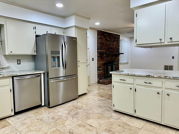 4th image of 214 London Ln