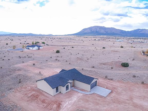 5th image of 19 Northland Meadows Pl