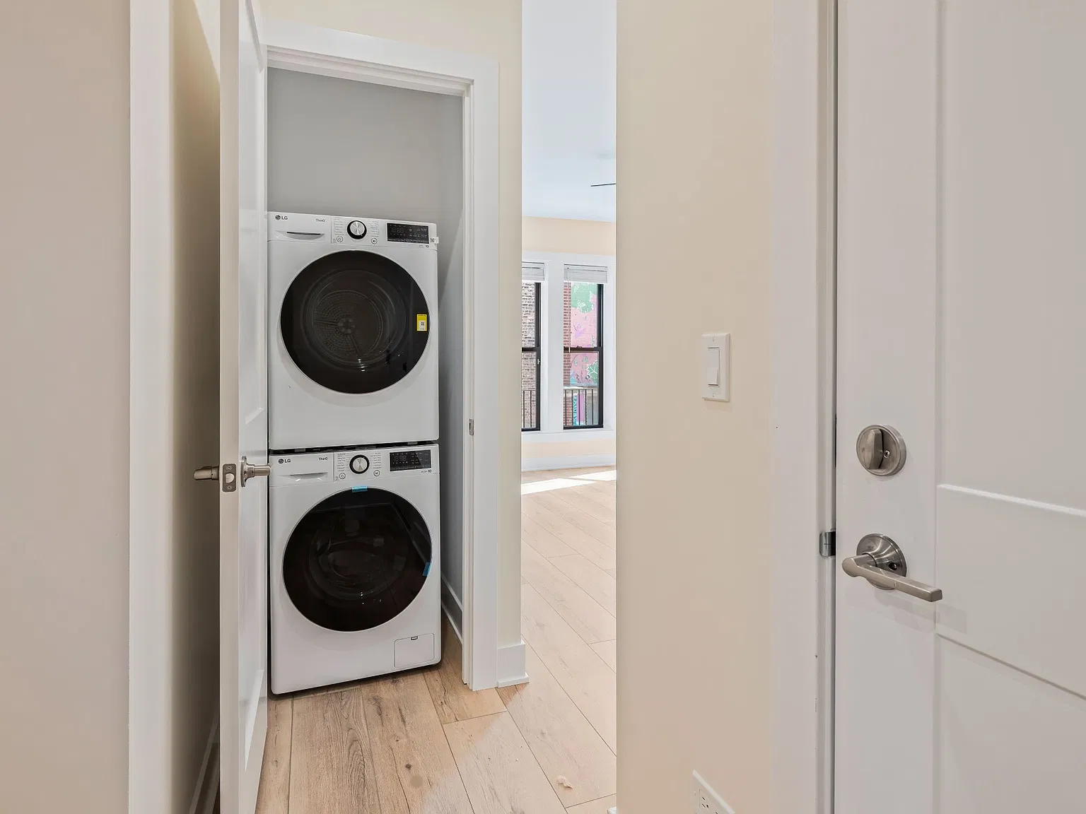 1248-1252 W Addison St - 1250 1B — Photo 2
