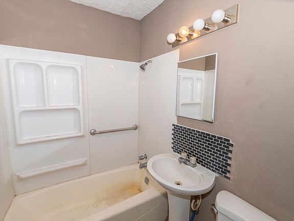 4th image of 760 S Edison Ave