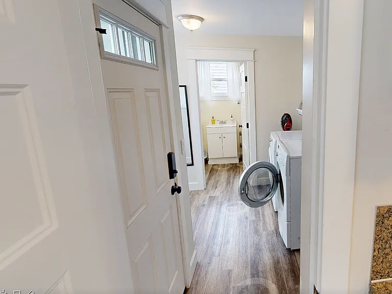 2210 Hazel Ave NE #B — Photo 4