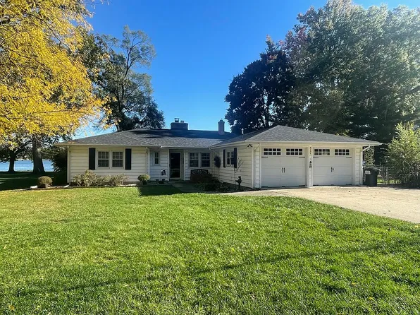 8239 W Long Lake Dr, Kalamazoo, MI 49048