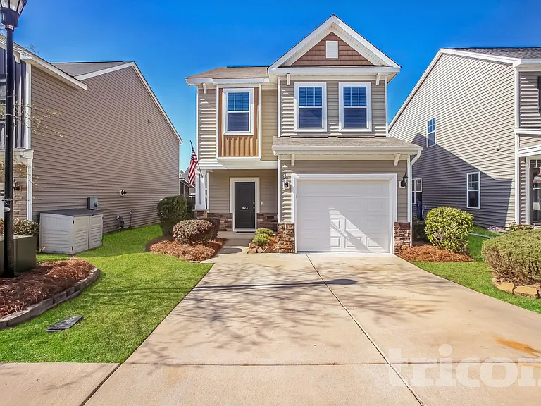 423 Lanyard Ln — Photo 1
